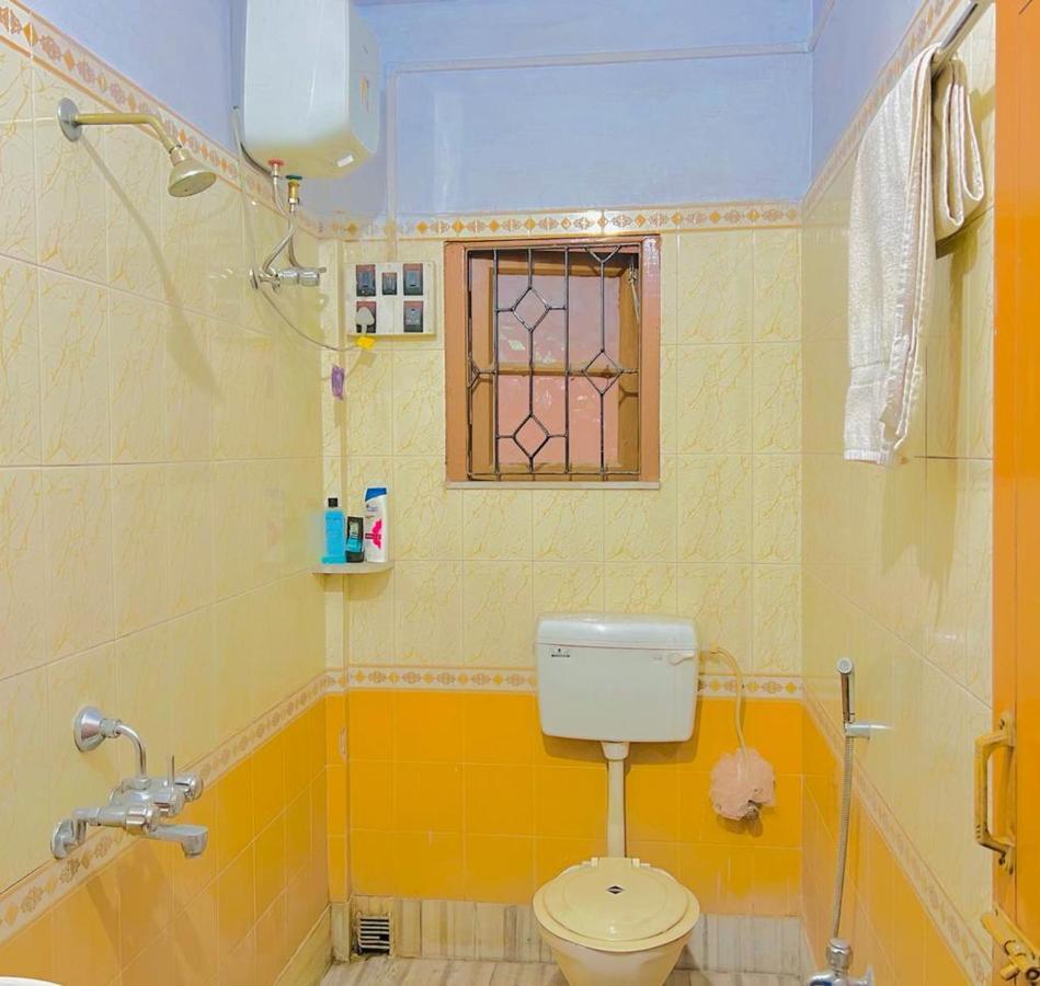 Spacious apt with Antique Furniture ,AC&Kitchen Calcutta Extérieur photo