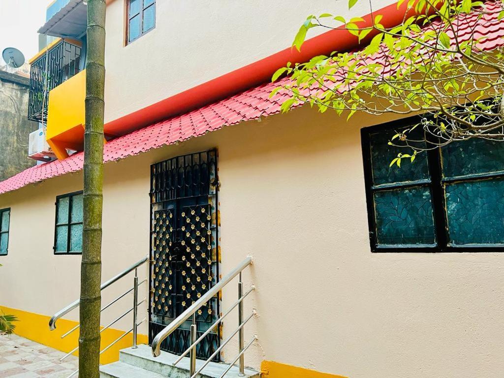 Spacious apt with Antique Furniture ,AC&Kitchen Calcutta Extérieur photo
